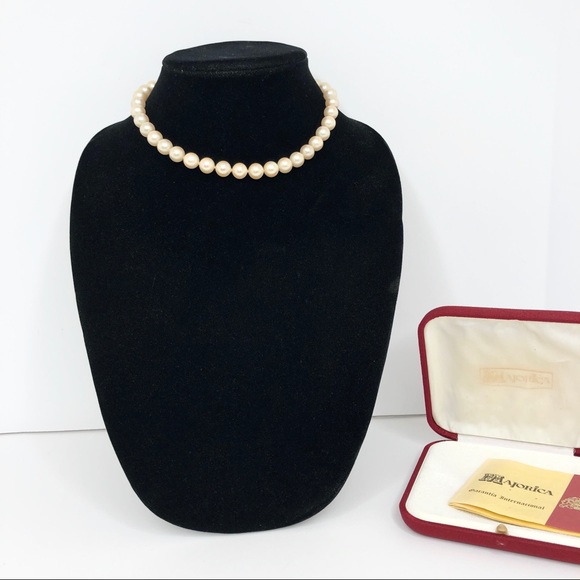 Majorica Jewelry - Vintage Majorica Classic Pearl Strand necklace 15”